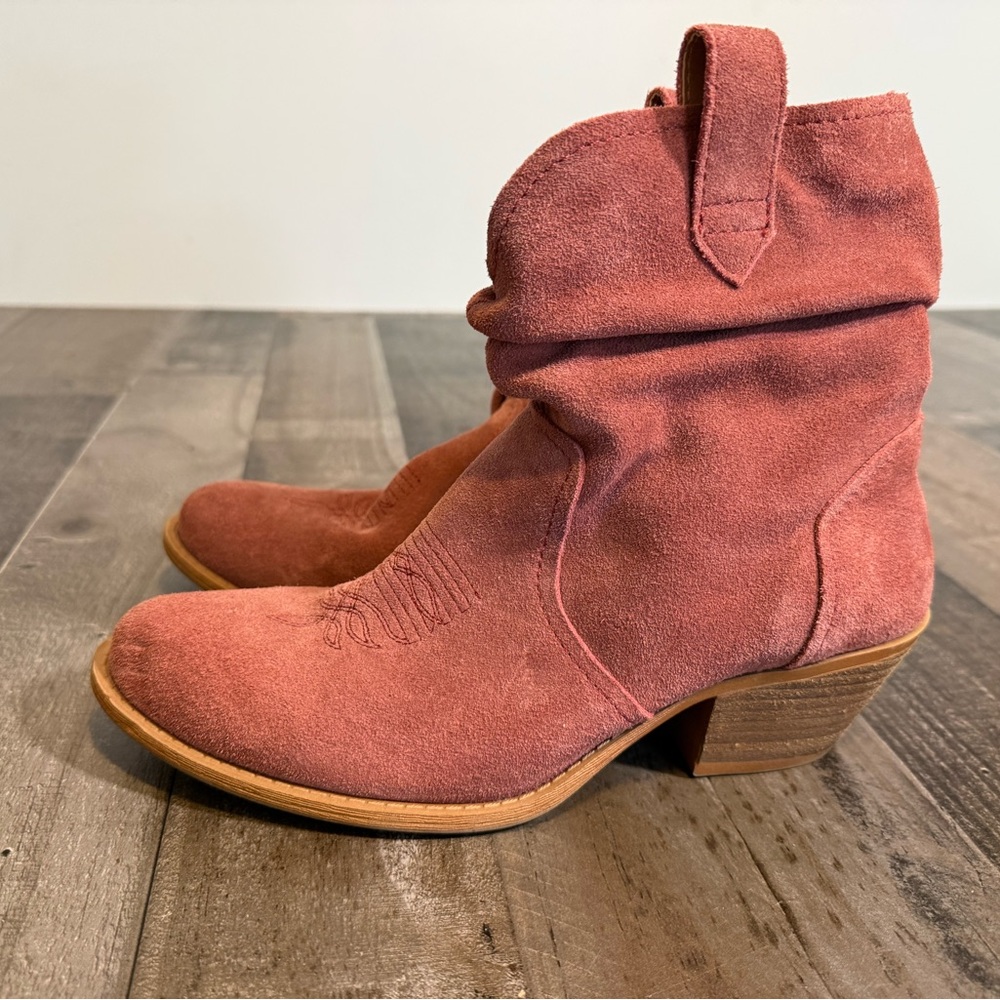 Dingo Blush Suede Western Booties Sz 8M Slip On Short Cowboy Boots